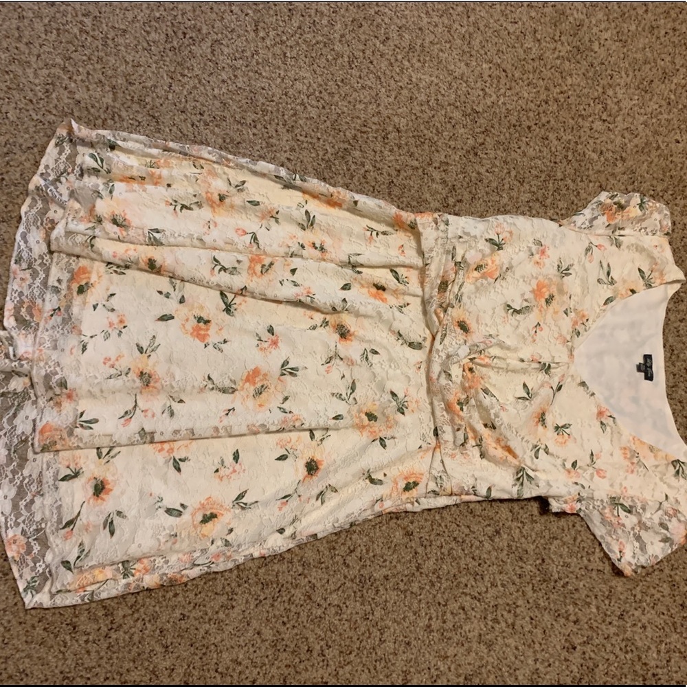 Adorable cream dress worn once